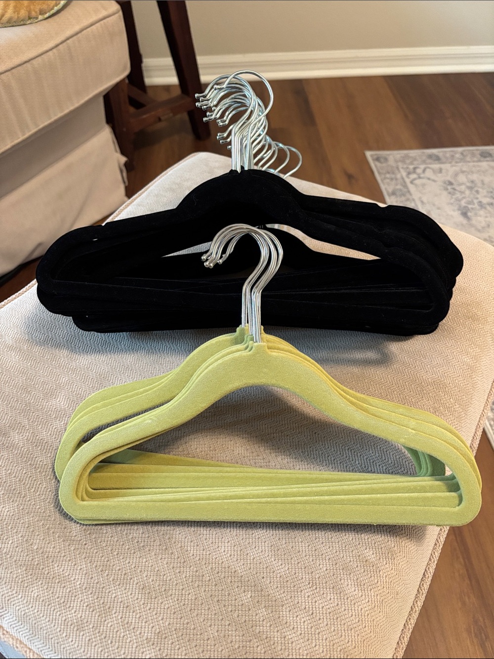 30 Blavk Velvet Slim Hangers & 9 Green Velvet